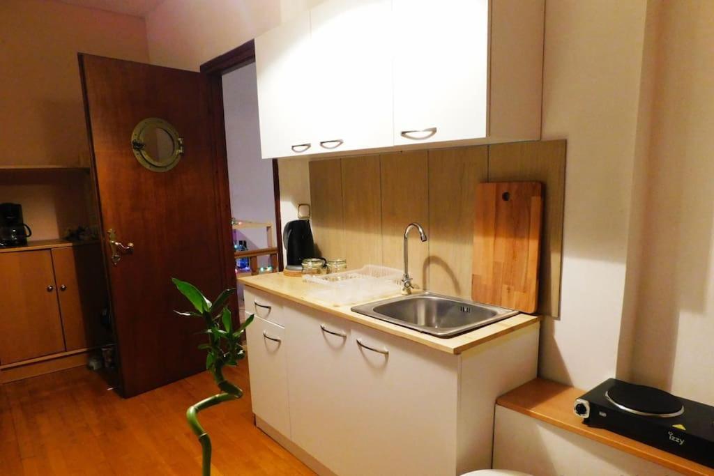 Marco Polo'S Mooring Cozy Navy House Apartment Anavyssos Bagian luar foto